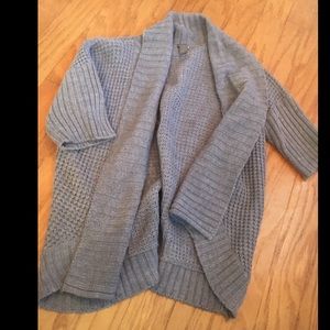 Quarter sleeve sweater